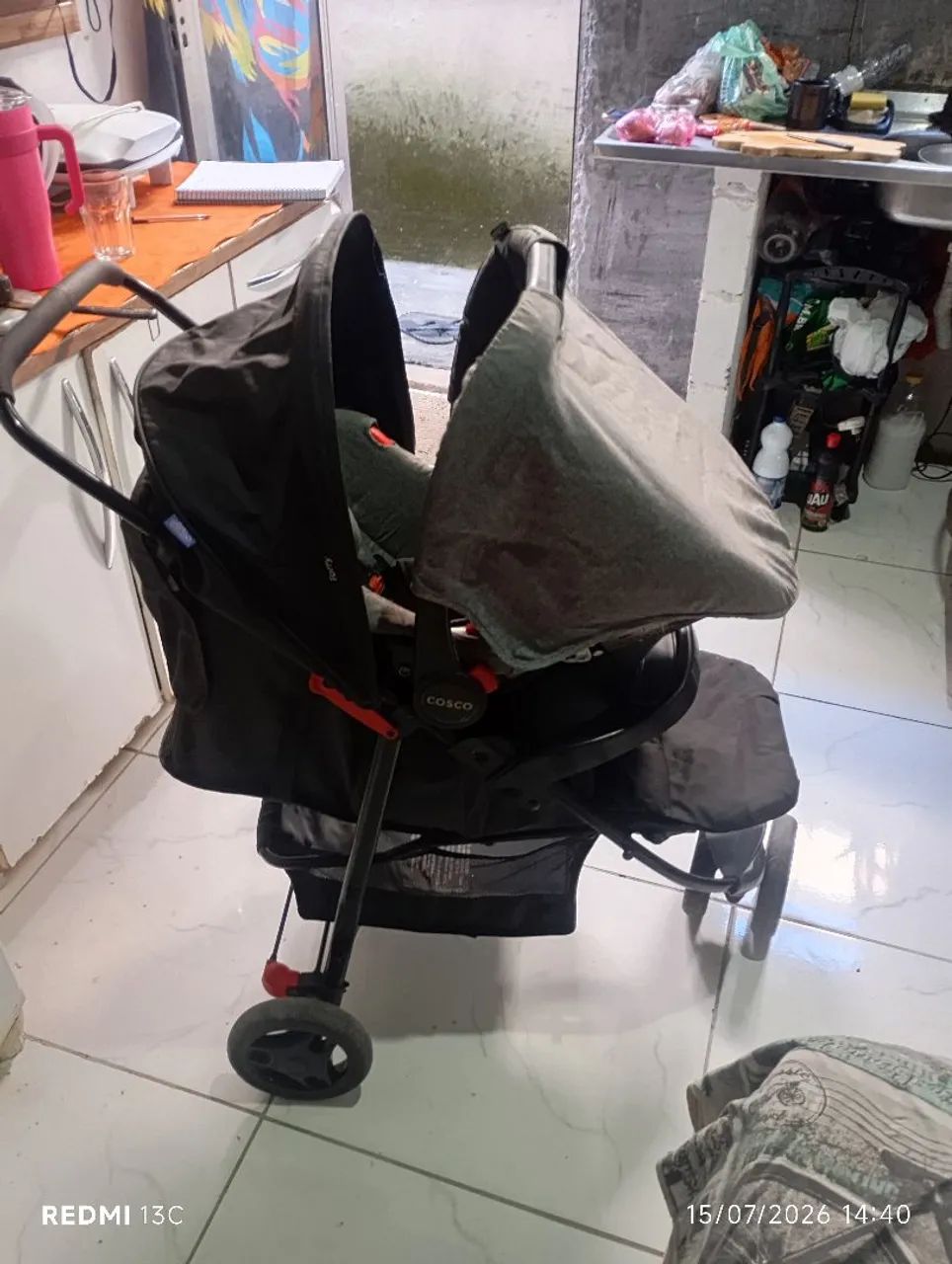 Vende-se carrinho de bebê e bebê conforto 