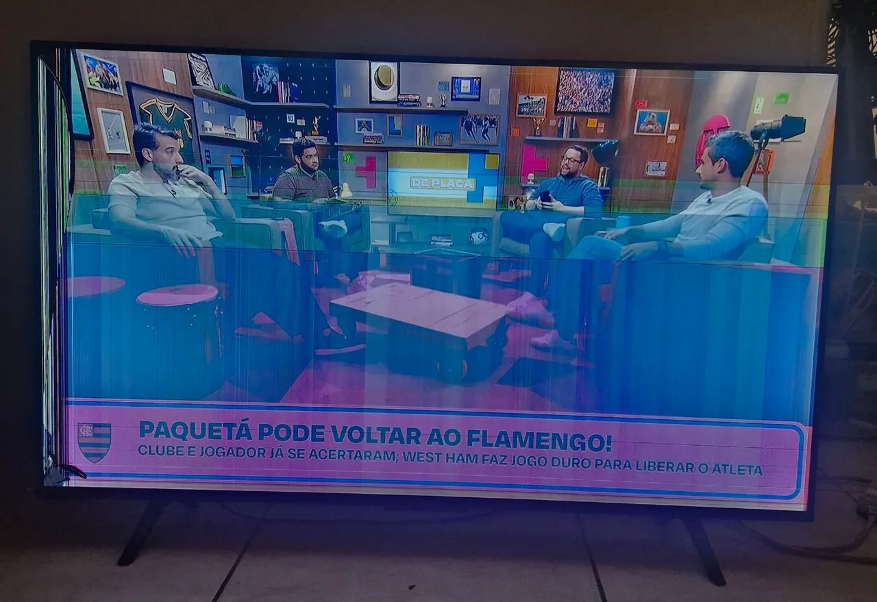 TV TCL 32 polegadas, com defeito