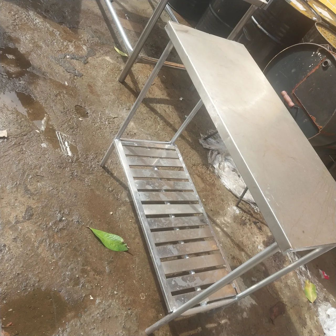 Mesa de inox com paneleiro de 1mx44cm - Foto 2