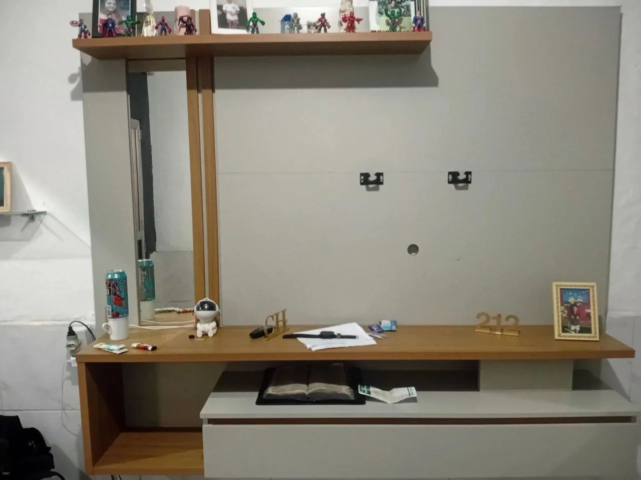 Sofá,  painel e poltrona . - Foto 2