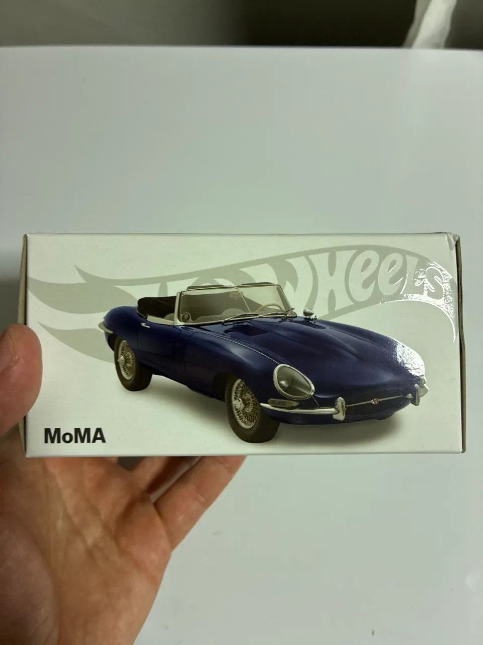 Hot Wheels x MoMa Jaguar e-type roadster  - Foto 5