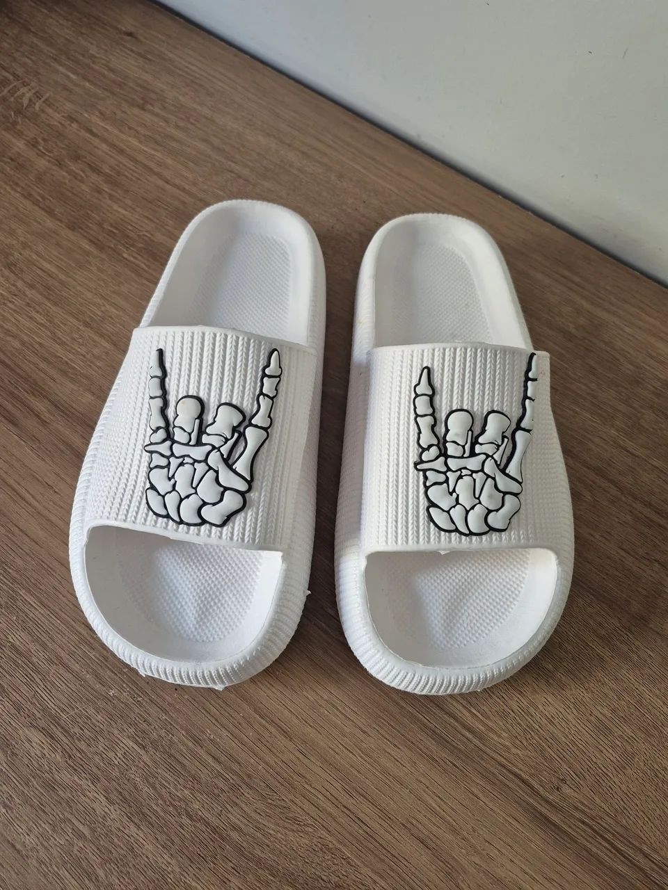 Chinelo nuvem de caveira!!? - Foto 4