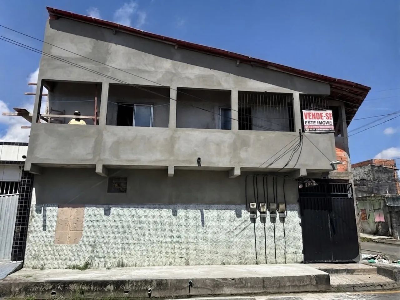     Vende-se Prédio com 7 Unidades - 4 Kitnets + 3 Apartamentos