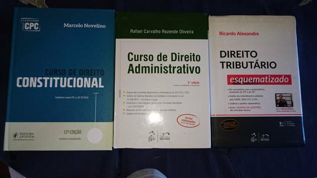 Livros jurídicos em excelente estado