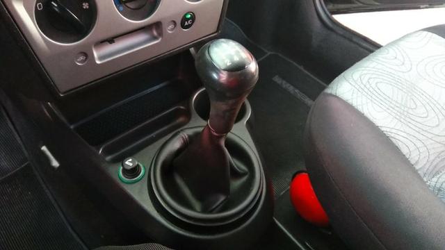 Ford Fiesta Sedan 1.6 (Flex) 2008 - Foto 9