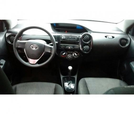 TOYOTA ETIOS SEDAN X 1.5 16V AT FLEX Prata 2016/2017 - Foto 6