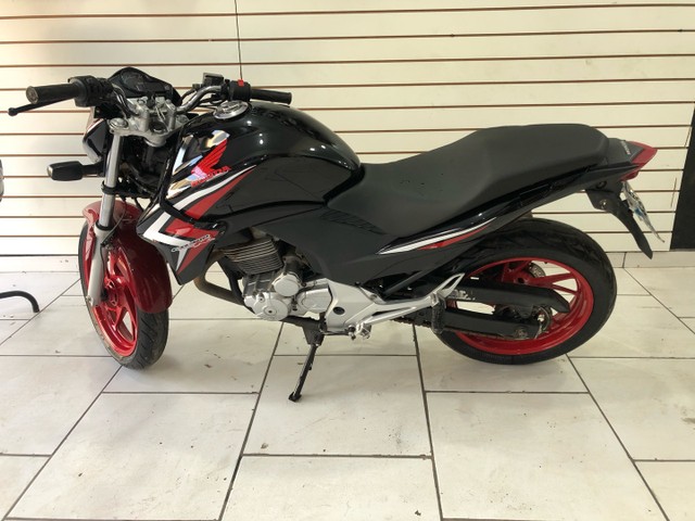 CB 300 EM DIAS