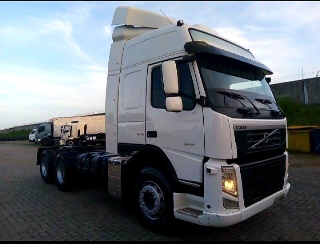 VOLVO 2011 FM 370 6X2 GLOBETROTER