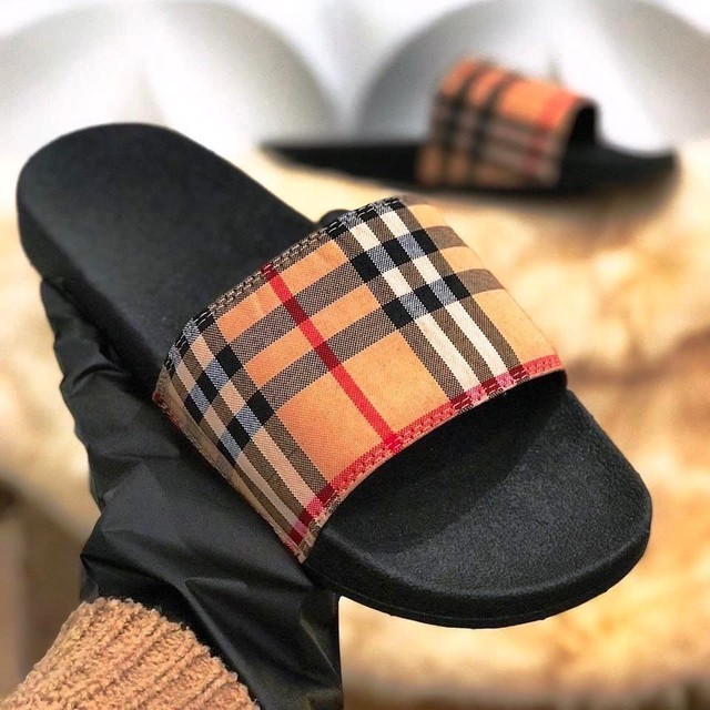 Chinelo Slide burberry - Roupas e calçados - Santa Cruz, Rio de Janeiro  964848926 | OLX