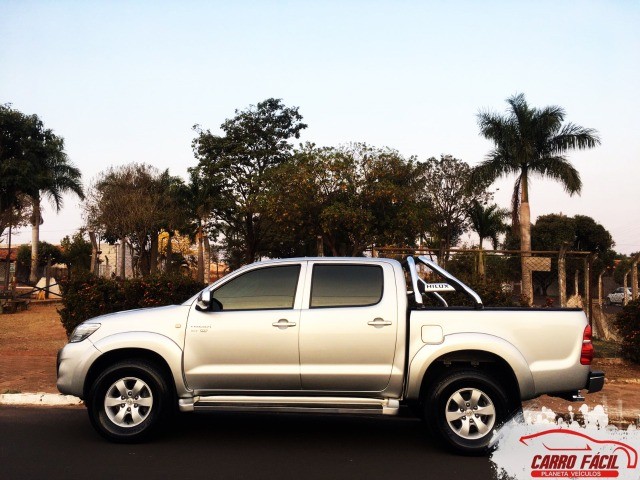 TOYOTA/HILUX 2013 SR FLEX AUTOMÁTICA