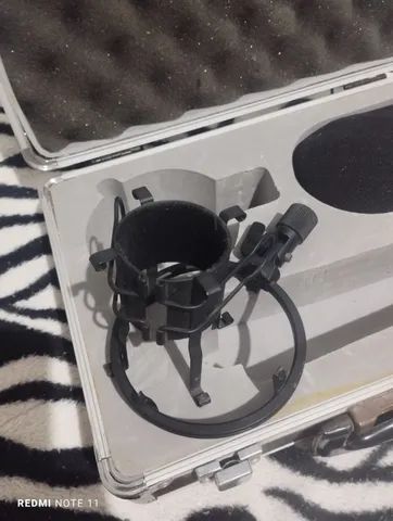 Microfone Condensador Behringer B1 - com case super robusto / anti pop / suporte - Foto 4