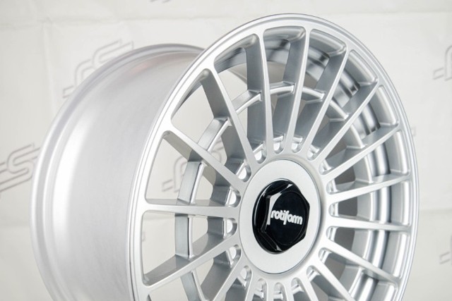 Rodas Rotiform R143 Prata 4x100 e 4x114 - 17x9 - Foto 4