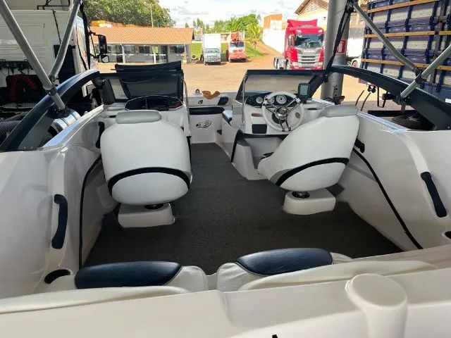 Lancha Focker 19 pés motor  2 Tempos Mercury 115 HP 69 horas 2012 - Foto 7