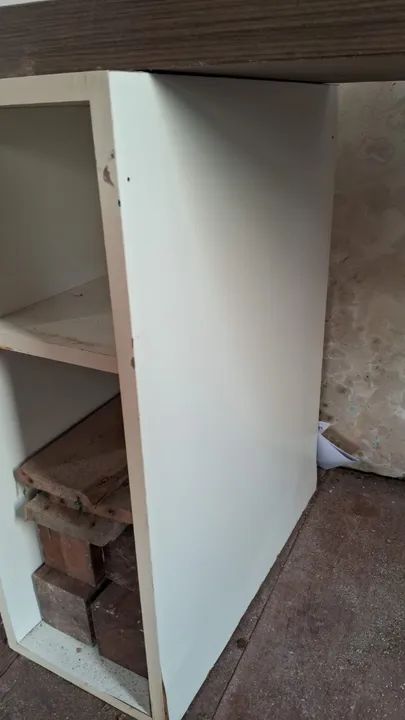 Tampo em mdf em excelente estado com nichos mdf branco para gabinete e estabilizador. - Foto 4