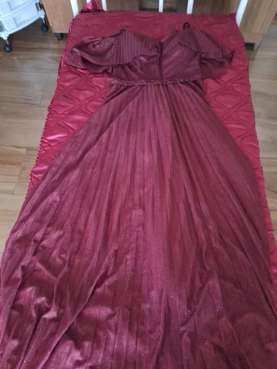 Vestido Longo Bordô com Paetês tam. GG - Foto 3
