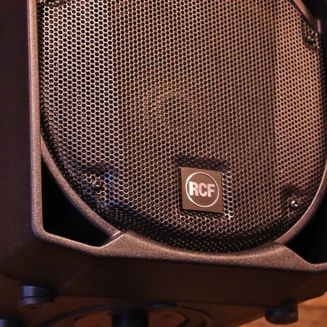 Caixa de Som Ativa RCF Art 710a - Foto 2