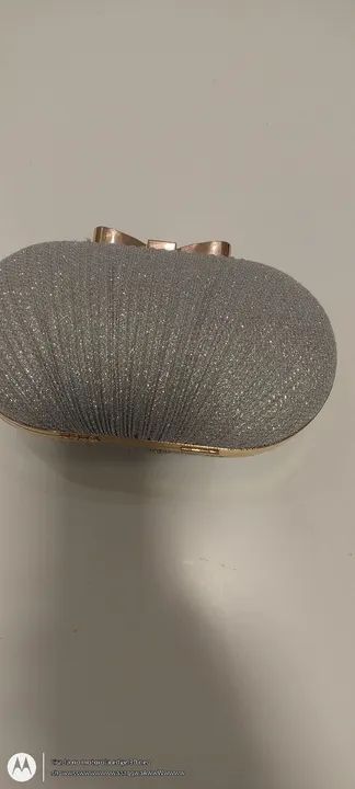 Linda bolsa de festa prateada com dourada nova