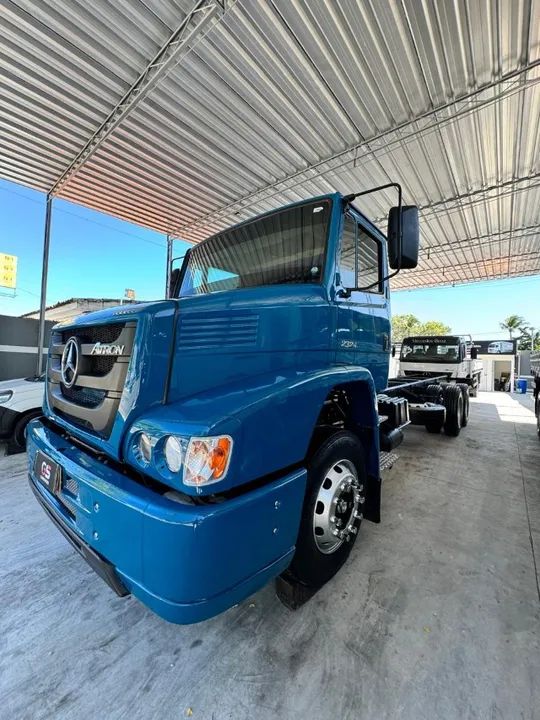 Mercedes Benz Atron 2324 ano 2014 no chassi - Foto 2
