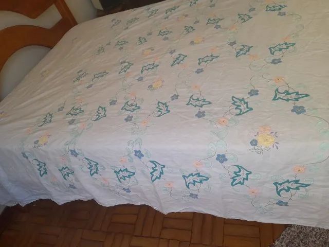 colcha casal bordada a mão antiga - Foto 4