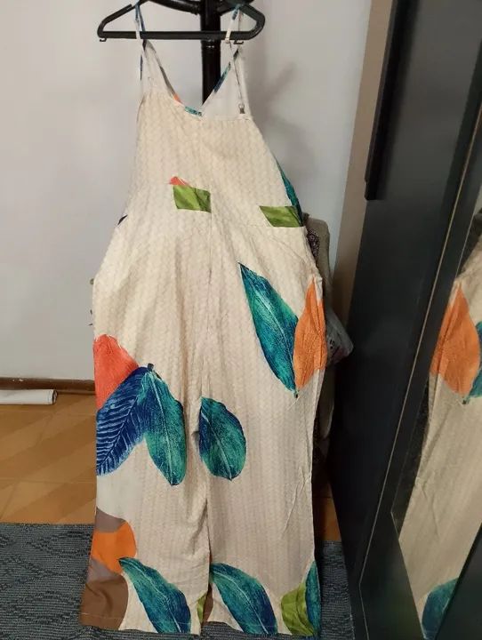 Macacão estampado floral, seda usado duas vezes e de excelente qualidade  - Foto 3