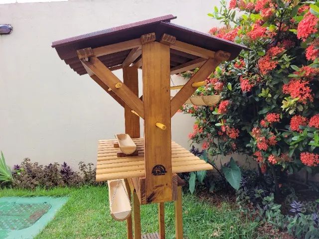 Casa de Pássaros Artesanal Comedouro Grande Fino Acabamento Madeira Rústica - Foto 5
