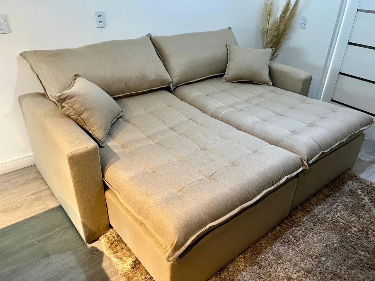 Sala muito mais aconchegante com nosso estofado slim sem caixaria que ótimiza seu espaço  - Foto 3