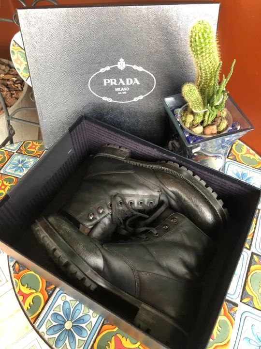 Bota Prada couro preto 