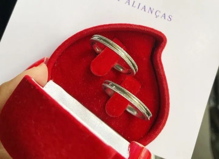 Par de aliança para celebrar o amor