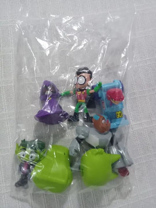 Bonecos Teen Titans Go! - 5 peças - Foto 4