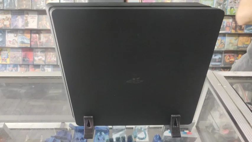 PS4 L2 DESBLOQUEADO NA 12.02 HD-1TB CHEIO DE JOGOS 1 CONTROLE E CABOS