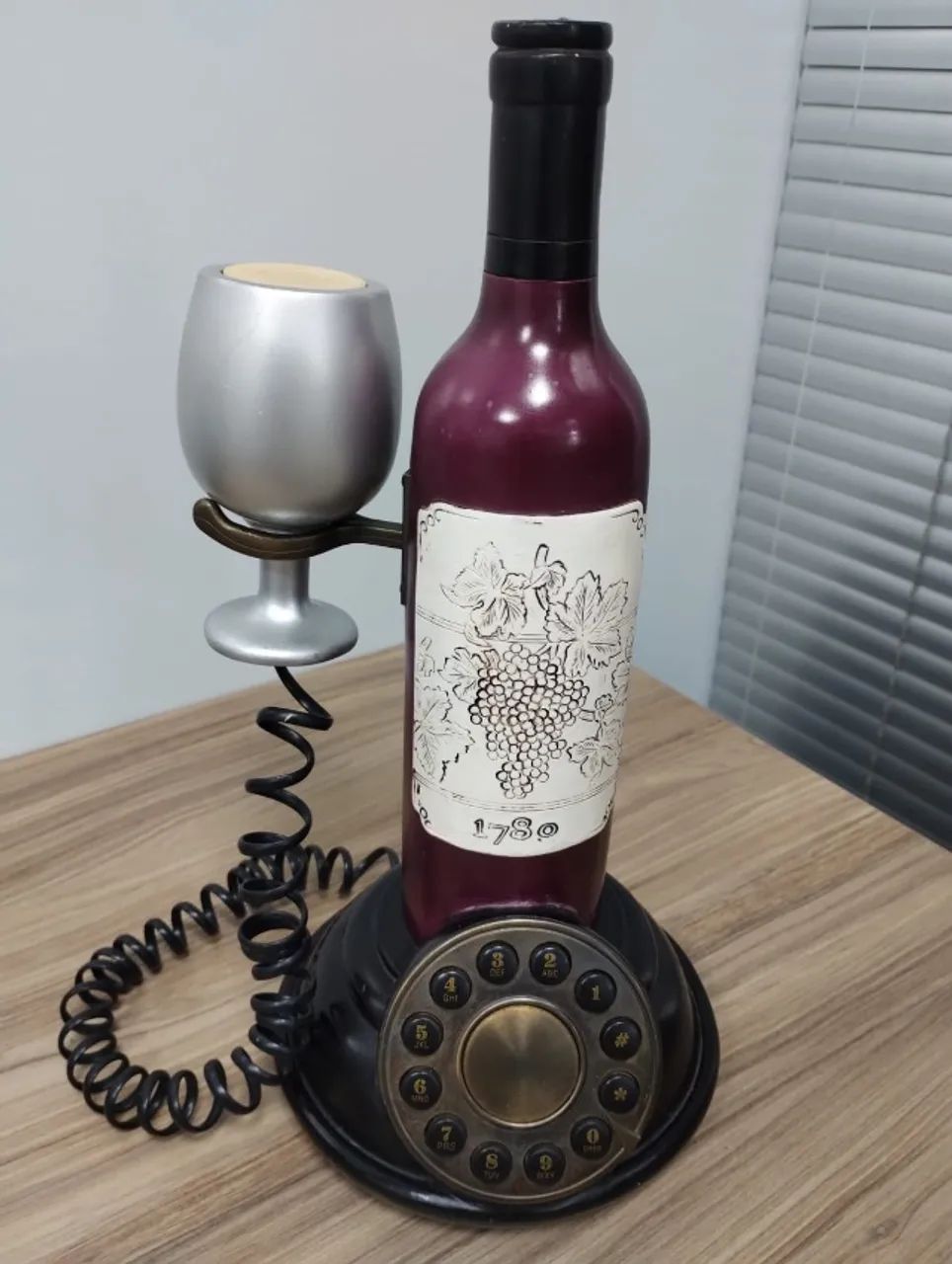 Incrível Telefone analógico em formato de garrafa de vinho 1780 (funcionando)