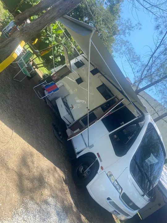 Vendo Motorhom pra 10 pessoas ótimo carro e muito econômico aceito trocar  - Foto 2