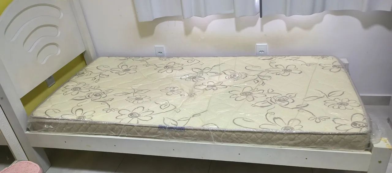 Vendo cama juvenil com colchão 
