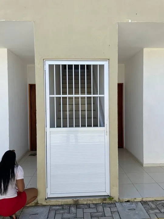 Casa com 2 Quartos - Condomínio Fechado
