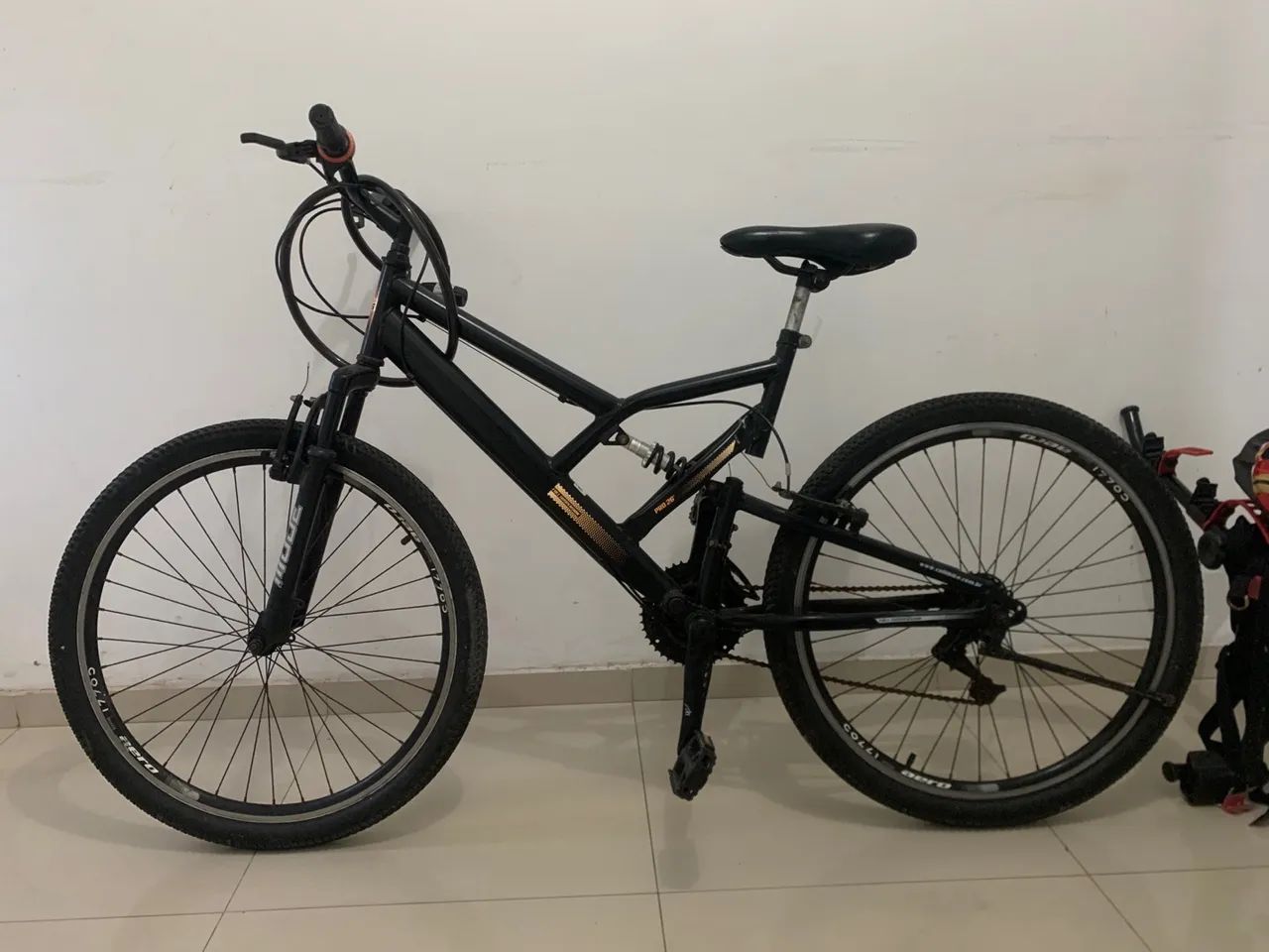 BICICLETA ARO 26 COM SUSPENSÃO - Foto 2