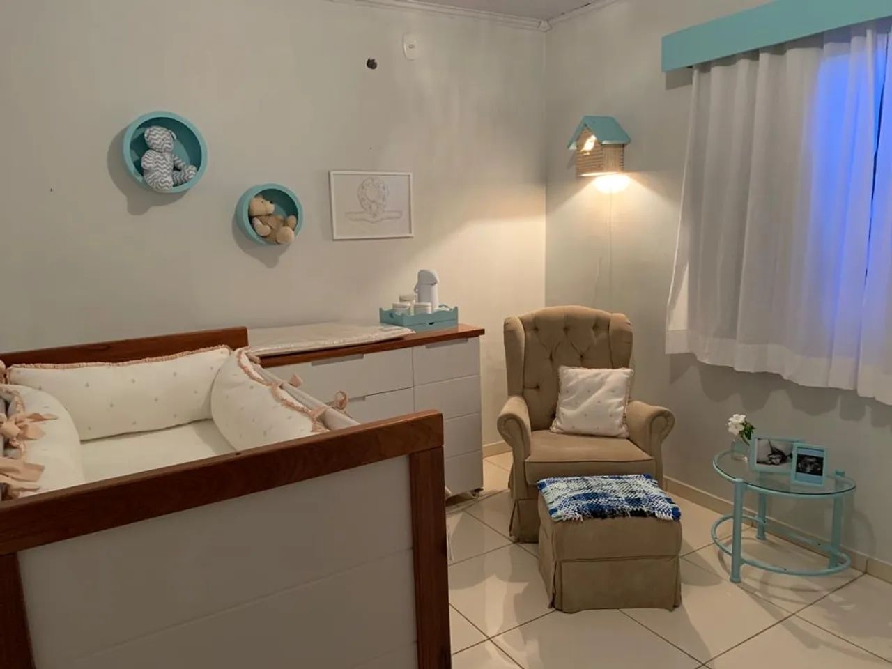 Vendo Berço, cômoda e cama babá e todo o kit de colchas - Foto 2