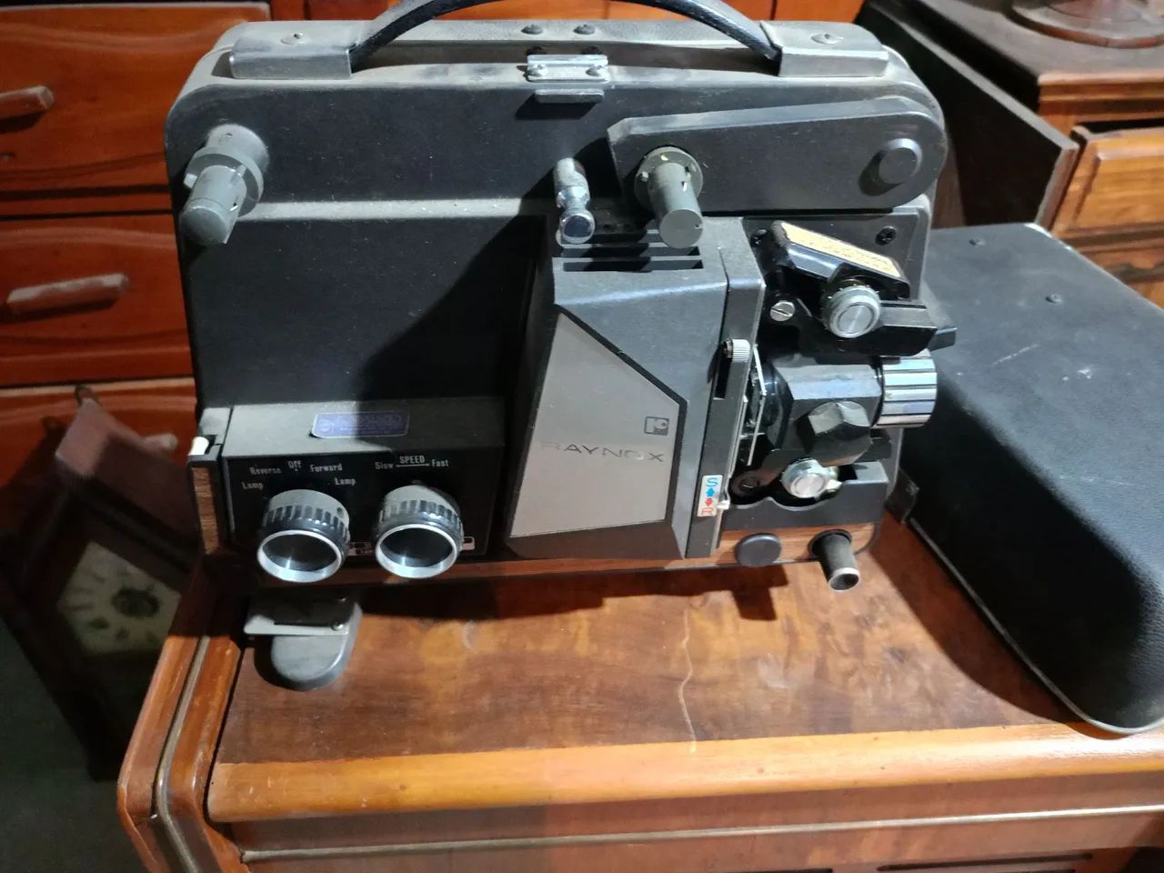 Projetor de Cinema Raynox Vintage