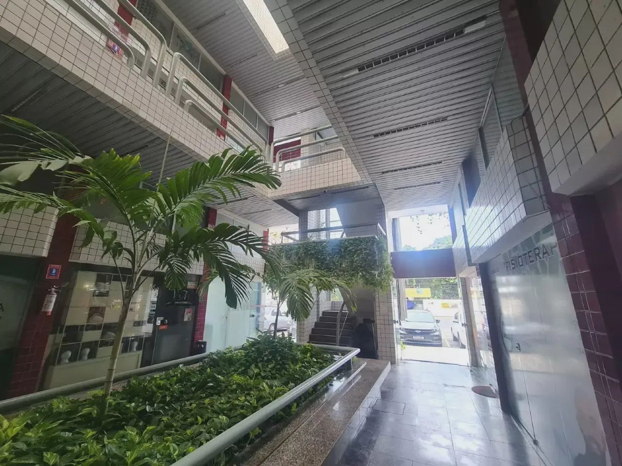 Candeias - Sala no 1° andar - C/ Mezanino - Wc Social - Vaga de Estacionamento - Foto 4