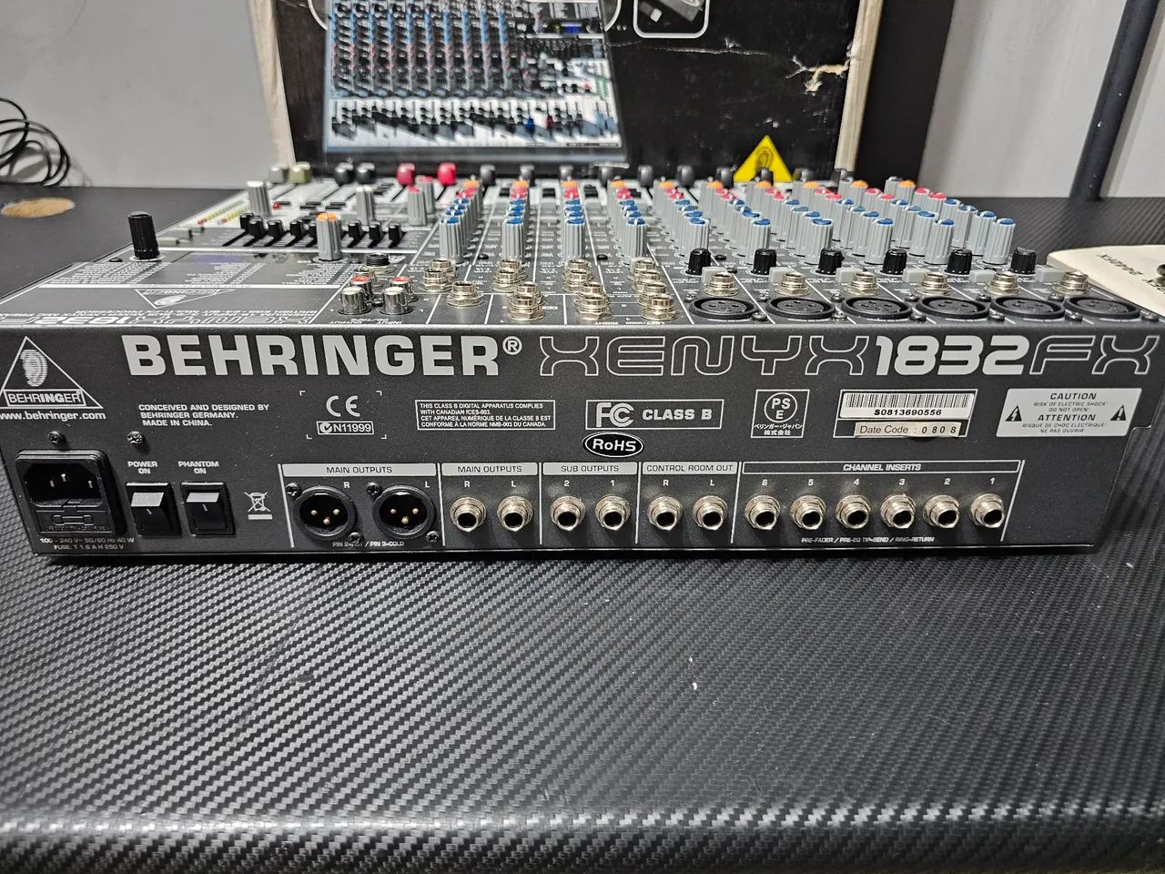 Mesa de Som Behringer XENYX 1832FX - 18 Canais - Instrumentos