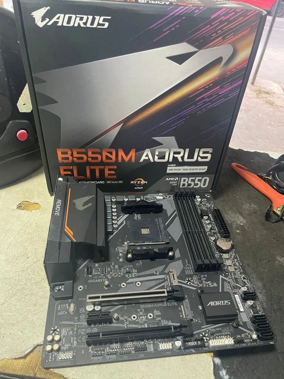 Placa mãe b550m Aorus Elite gigabyte NOVA só tirei da caixa 