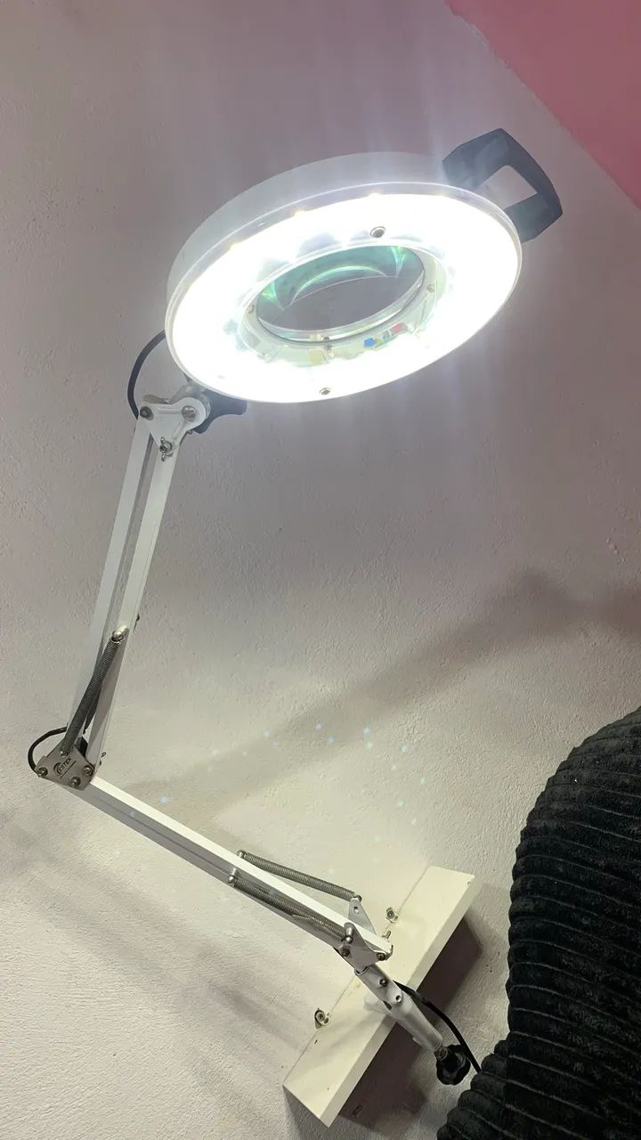 Lupa articulada de mesa