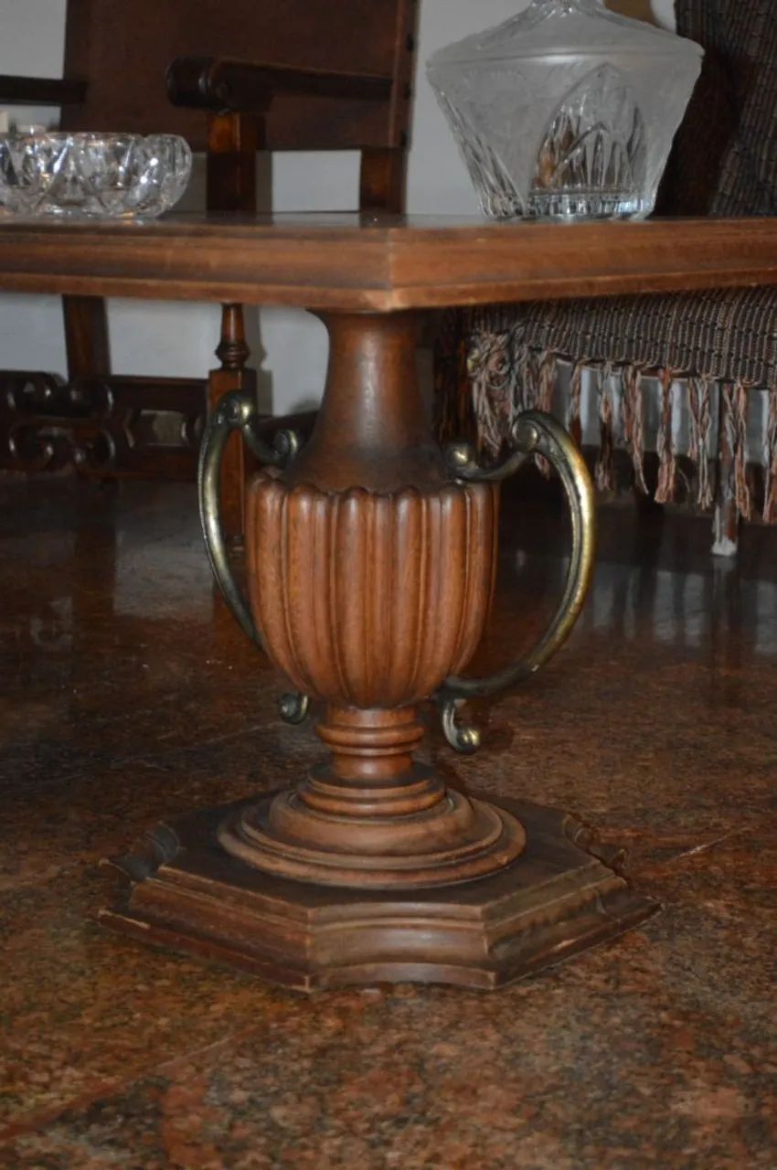 Mesa de centro com pés em formato de ânfora  - Foto 2