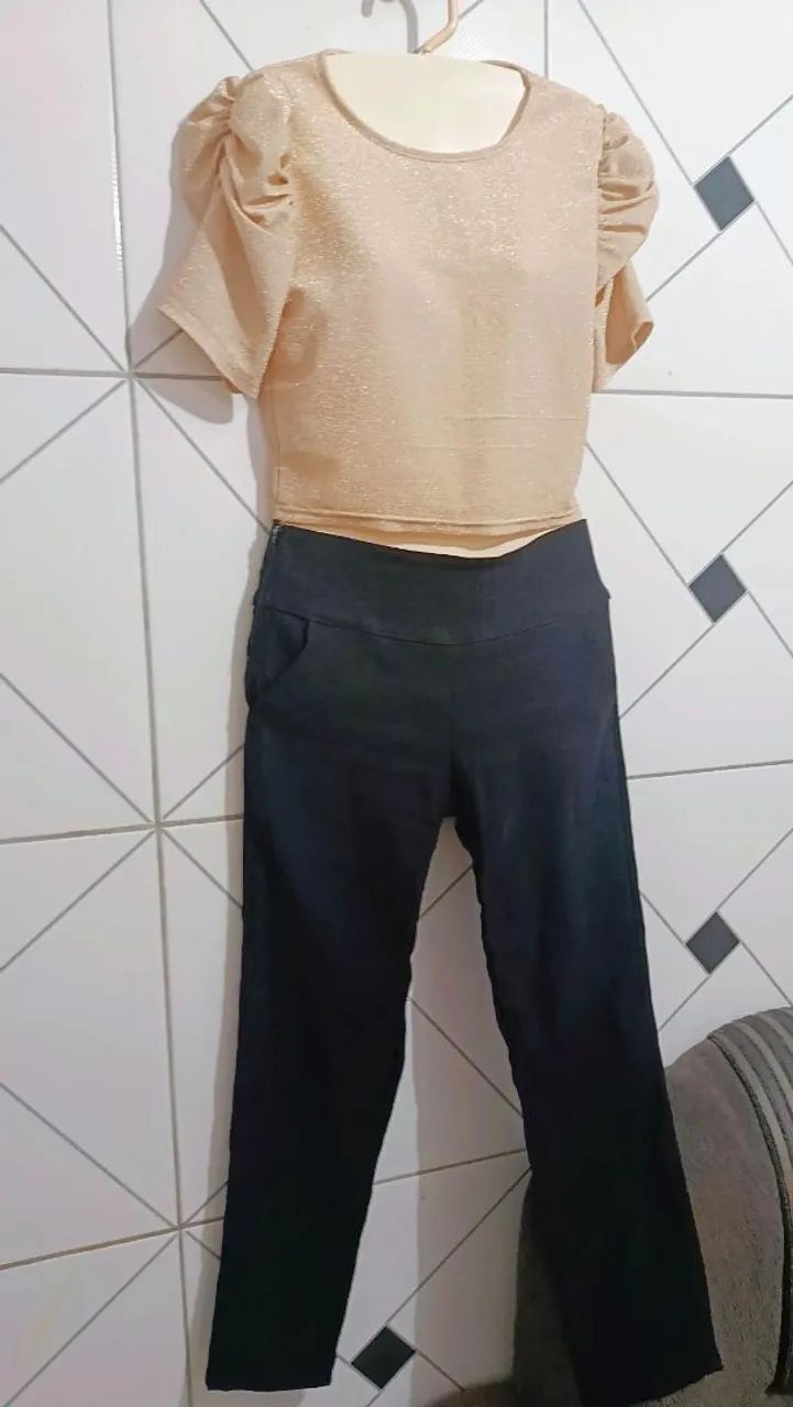 Calça preta +  Cropped Dourado