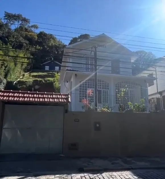 Charme e Sofisticação em Petrópolis  Casa Espetacular com Vista para a Catedral!