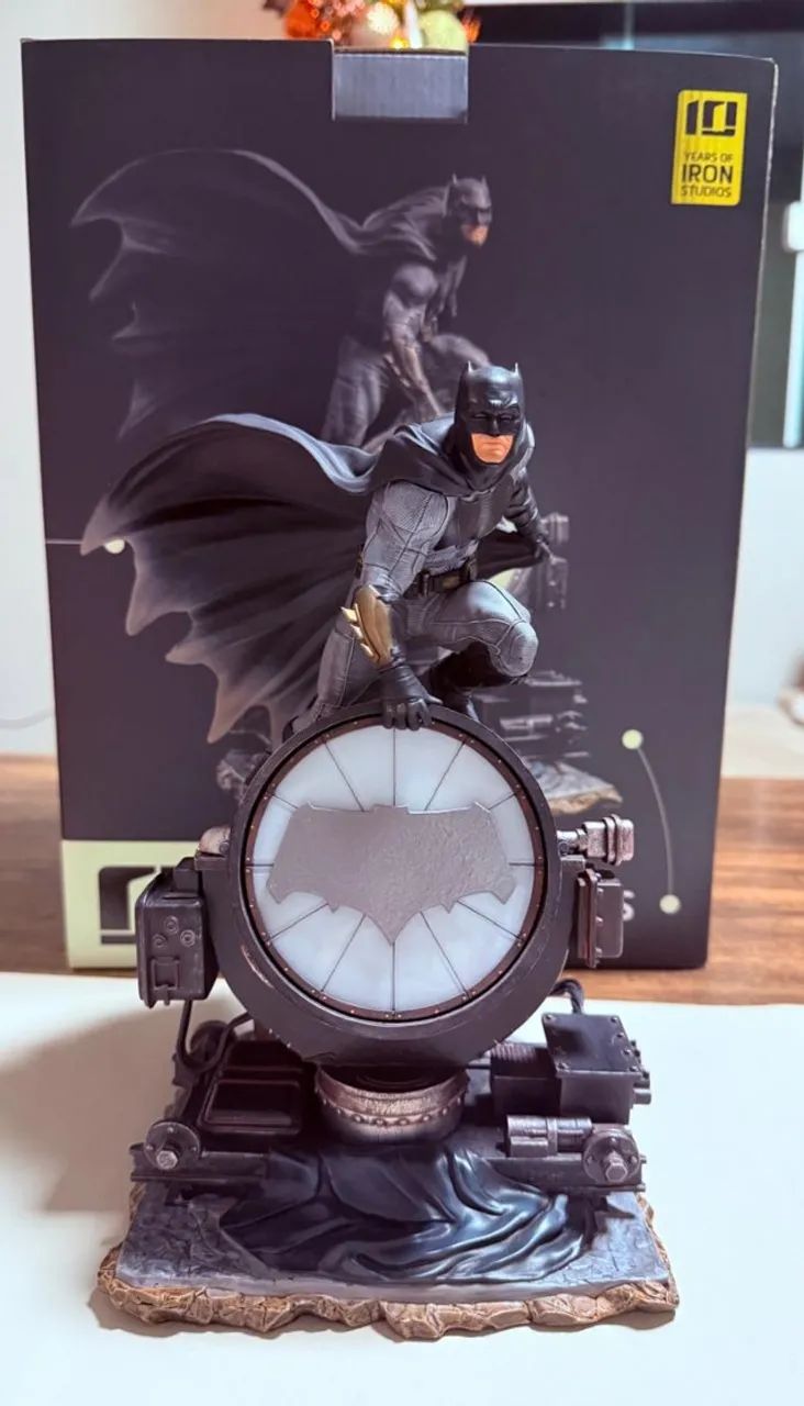 Batman on Batsinal Zack Snyder's Justice League Iron Studios  1/10