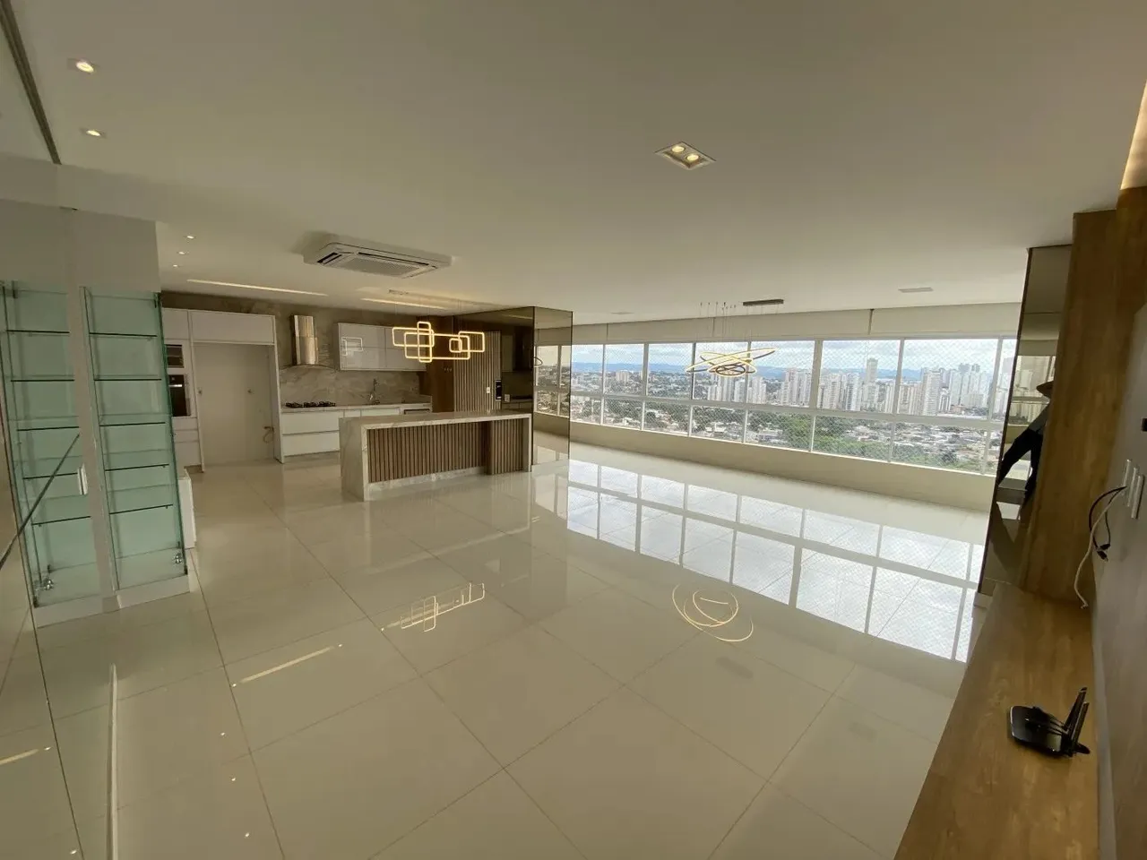 Apartamento para Venda em Goiânia, Setor Marista, 3 dormitórios, 3 suítes, 5 banheiros, 3