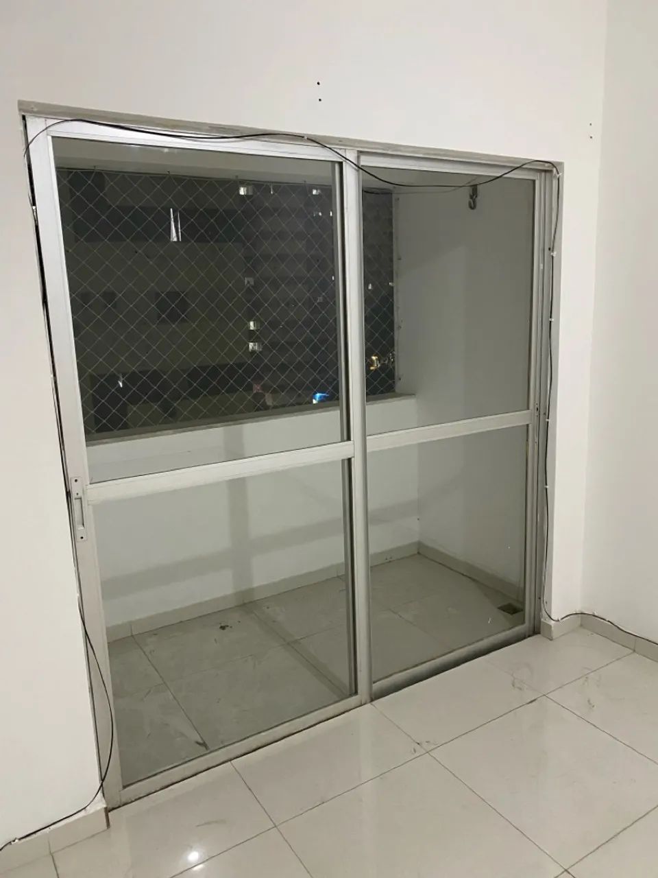 Porta de Alumínio com Vidro - Retirar no Local - Foto 2