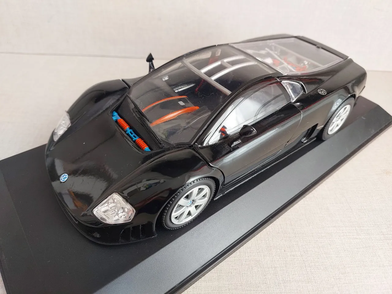 Miniatura Volkswagen W12 Nardo