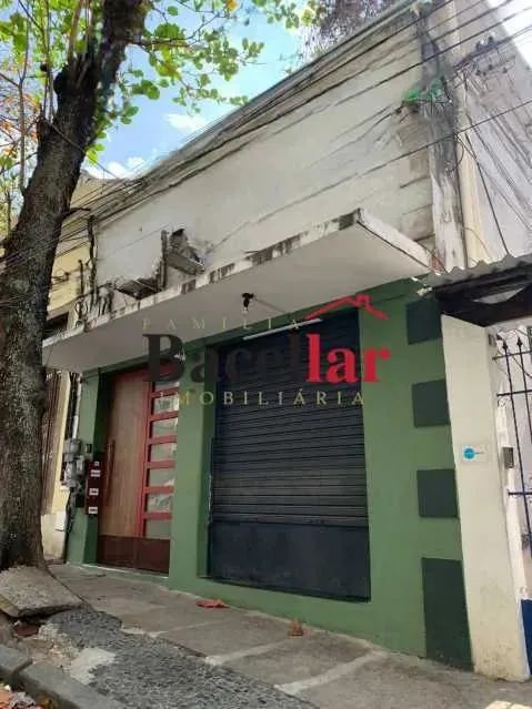 Prédio a venda comercial e residencial! uma pizzaria, kitnet, sala quarto e dois quartos!