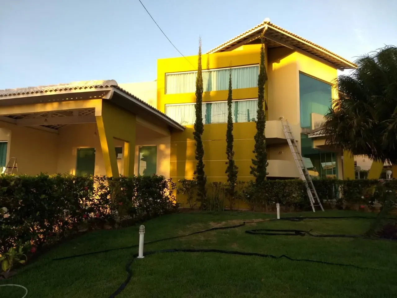 Casa de condomínio para aluguel com 300 metros quadrados com 6 quartos